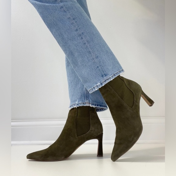 Chisel Pointed Toe Chelsea Boot - Picture 3 of 6